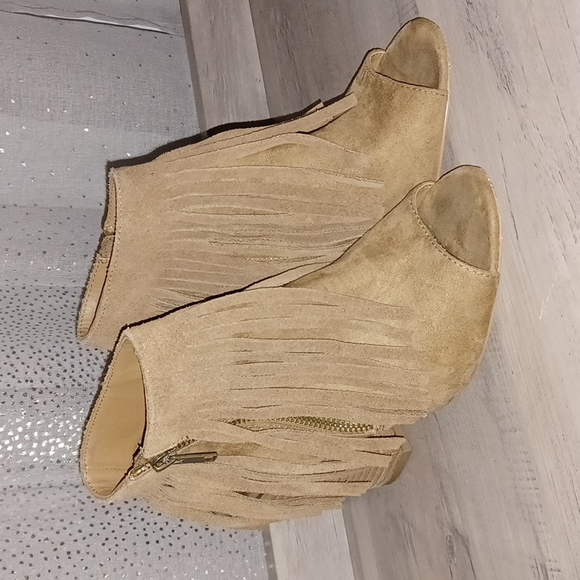 Carlos Santana Jasper Fringe Booties - Picture 2 of 8